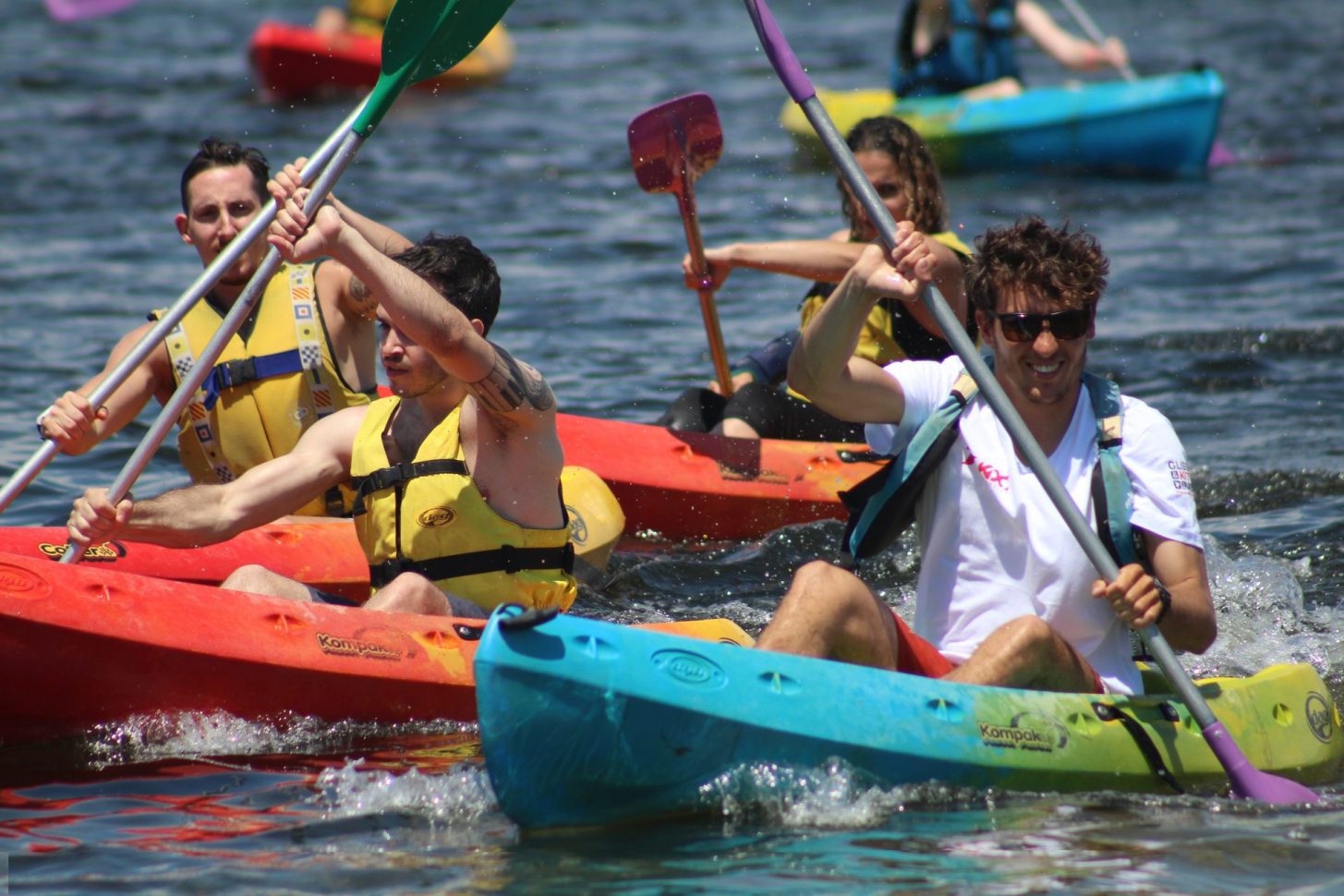 Kayak en famille sur l'étang de Pissevache @Glisse & Kite