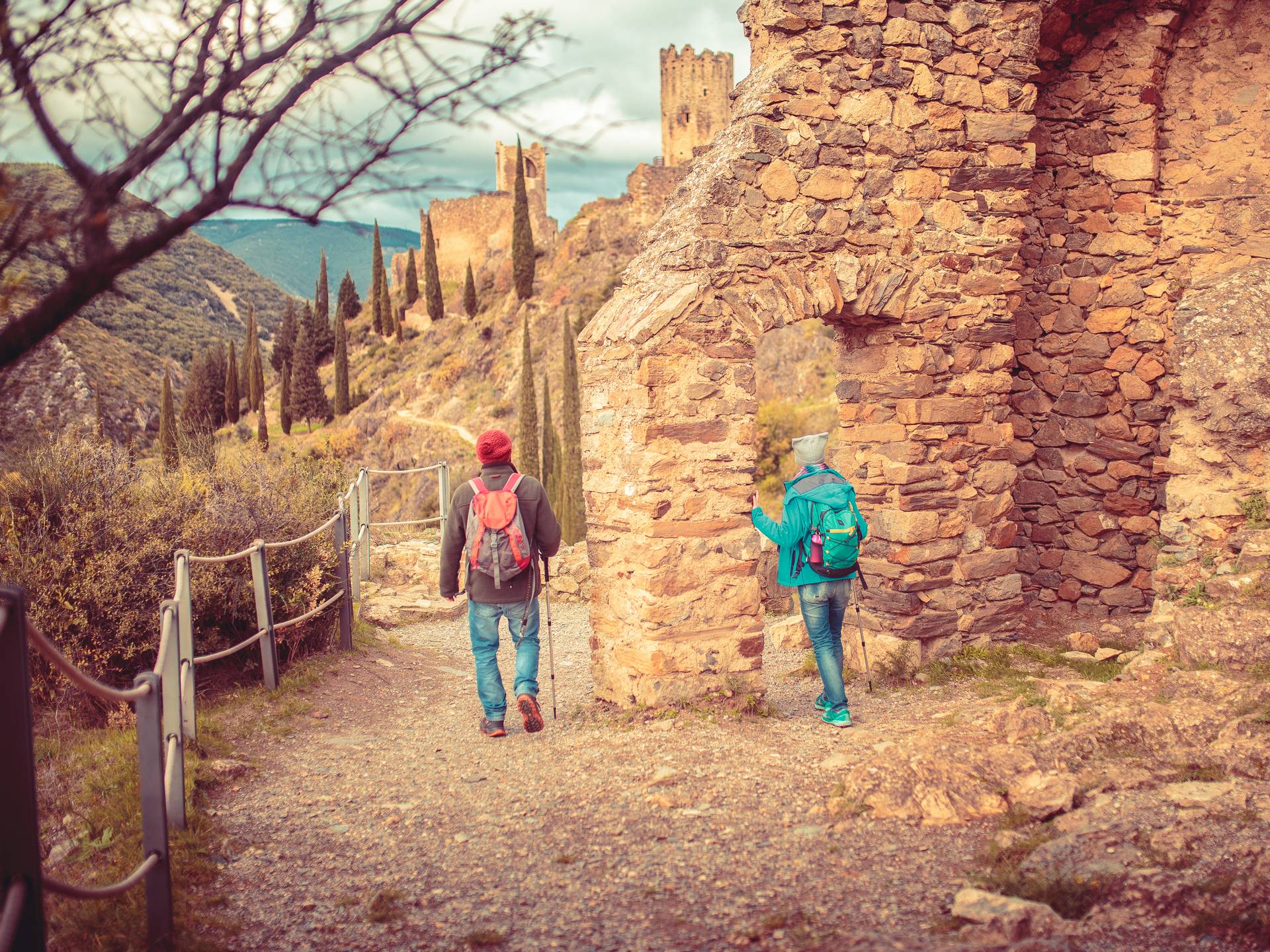 Visite des châteaux de Lastours au détour d'une randonnée ©Vincent Photographie, ADT de l'Aude